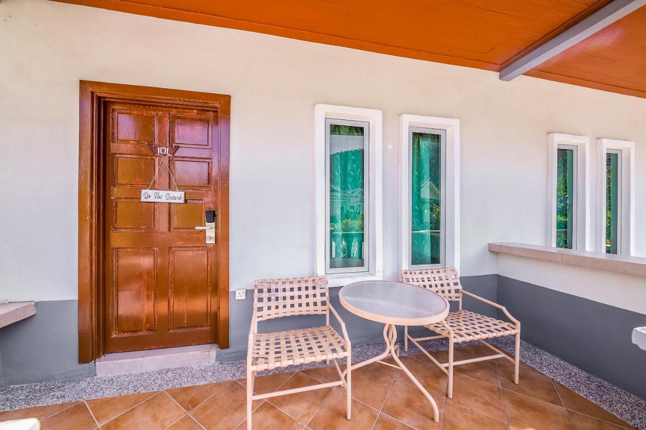 Oyo 89679 Dream Garden Resort Ayer Hangat エクステリア 写真