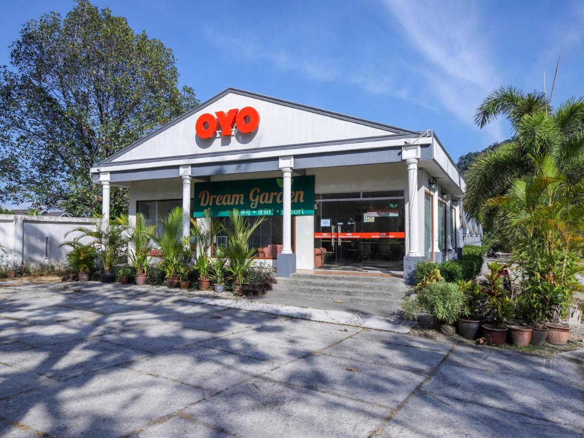 Oyo 89679 Dream Garden Resort Ayer Hangat エクステリア 写真